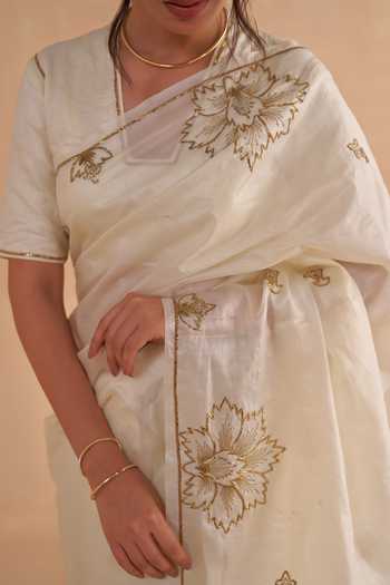 Buy_Ruchi Marodia_Ivory Tussar Embroidery Square Neck Vintage Floral Saree With Blouse _Online_at_Aza_Fashions