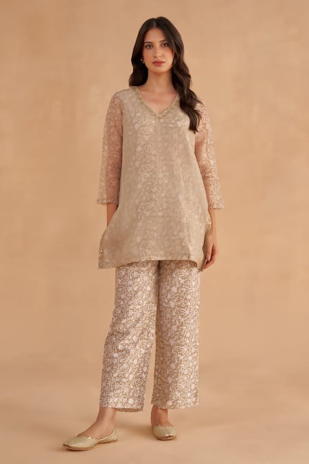 Ruchi Marodia Grey Chanderi Embroidery V-neck Floral Print Layered Kurta With Pant Online at Aza Fashions Ruchi Marodia_Grey Chanderi Embroidery V-neck Floral Print Layered Kurta With Pant _Online_at_Aza_Fashions