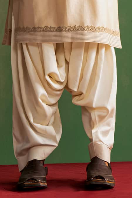 Studio Bagechaa_Beige Chanderi , Diamonds, Embroidery, Beads Bundi And Kurta Set _Online_at_Aza_Fashions