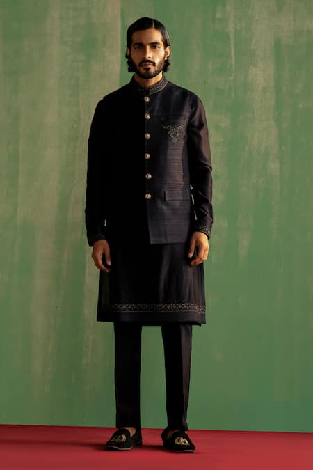 Studio Bagechaa Dhruv Embroidered Bundi & Kurta Set 