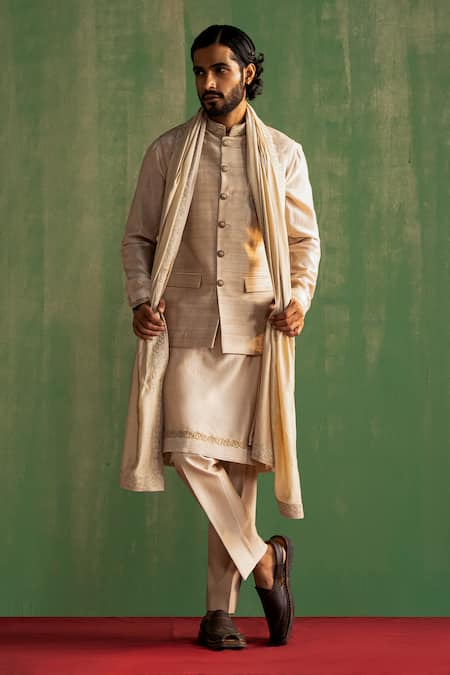 Studio Bagechaa Aarnik Collar Embroidered Bundi & Kurta Set 