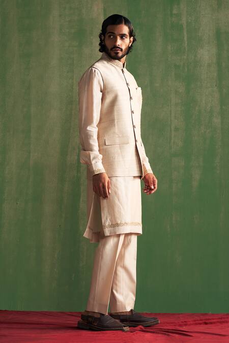 Studio Bagechaa_Beige , Chanderi Beads, Diamonds Embroidered Bundi And Kurta Set _Online_at_Aza_Fashions