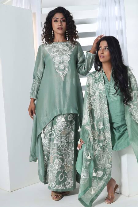 Sunita Nagi_Green Tissue Embroidery Boat Neck Floral Asymmetric Kurta With Pant _Online_at_Aza_Fashions