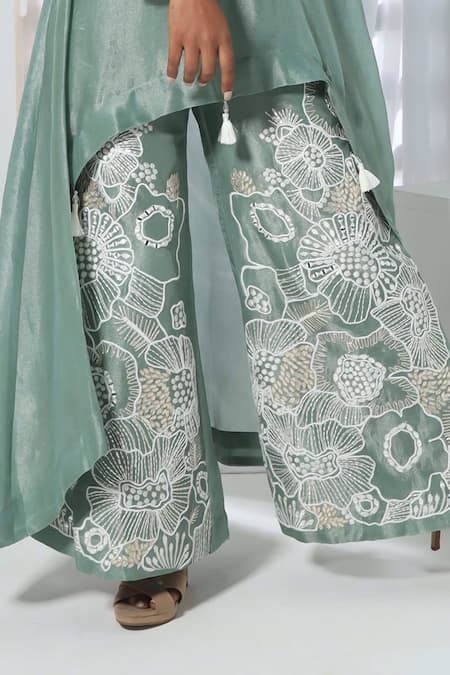 Sunita Nagi_Green Tissue Embroidery Boat Neck Floral Asymmetric Kurta With Pant _at_Aza_Fashions