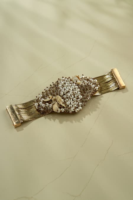 Shop Bijoux By Priya Chandna White Pearls And Shell Embellished Bracelet at Aza Fashions Shop_Bijoux By Priya Chandna_White Pearls And Shell Embellished Bracelet _at_Aza_Fashions