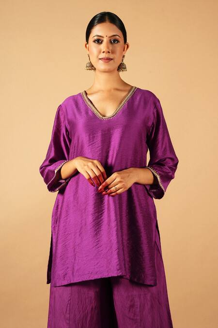 Shop Tangerine By Asfa Purple Chanderi Silk Gota Patti V-neck Short Kurta With Pant at Aza Fashions Shop_Tangerine By Asfa_Purple Chanderi Silk Gota Patti V-neck Short Kurta With Pant_at_Aza_Fashions