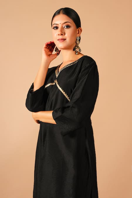 Buy_Tangerine By Asfa_Black Chanderi Silk Gota Patti V-neck Lacework Kurta With Pant_Online_at_Aza_Fashions