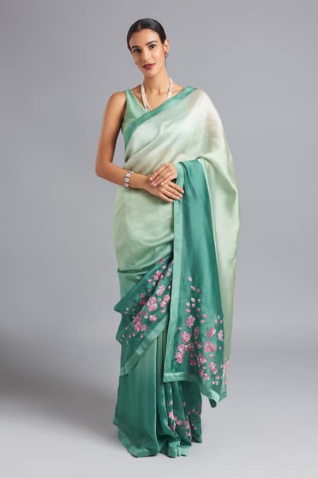 Akutee Suman Hand Painted Ombre Saree With Unstitched Blouse Piece 