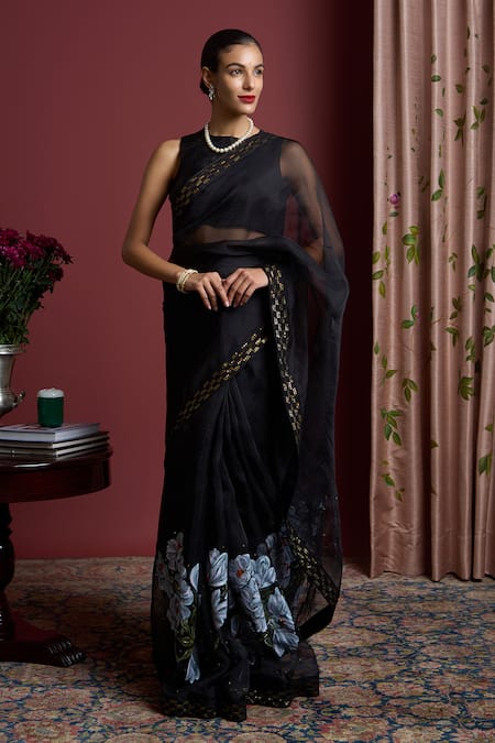 Akutee Nayantara Floral Pattern Saree With Unstitched Blouse Piece 