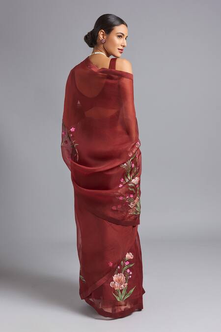 Shop_Akutee_Maroon Handloom Madhurika Floral Pattern Saree With Unstitched Blouse Piece_at_Aza_Fashions