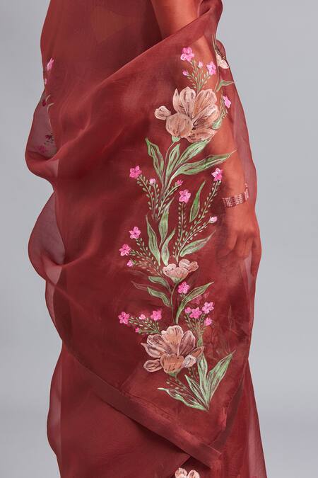 Shop_Akutee_Maroon Handloom Madhurika Floral Pattern Saree With Unstitched Blouse Piece_Online_at_Aza_Fashions