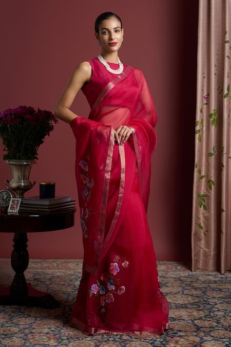 Akutee Rajeshwari Floral Patterned Saree With Unstitched Blouse Piece 