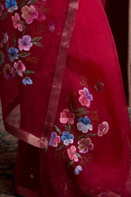 Akutee_Maroon Organza, Rajeshwari Floral Patterned Saree With Unstitched Blouse Piece_at_Aza_Fashions