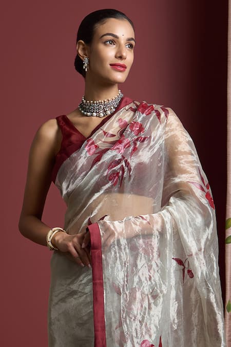 Akutee_Silver Tissue, Handloom Shreya Floral Pattern Saree With Unstitched Blouse Piece_Online_at_Aza_Fashions