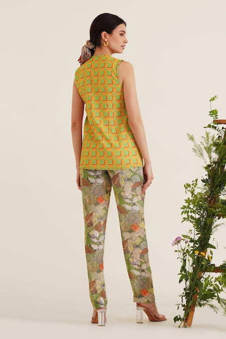 Shop Sunandini Green Cotton, Viscose V-neck Hera Checkered Print Reversible Top at Aza Fashions Shop_Sunandini_Green Cotton, Viscose V-neck Hera Checkered Print Reversible Top _at_Aza_Fashions