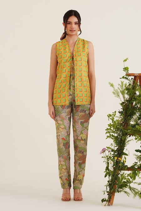 Sunandini Green Cotton, Viscose V-neck Hera Checkered Print Reversible Top Online at Aza Fashions Sunandini_Green Cotton, Viscose V-neck Hera Checkered Print Reversible Top _Online_at_Aza_Fashions