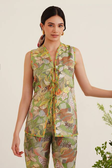 Sunandini Green Cotton, Viscose V-neck Hera Checkered Print Reversible Top at Aza Fashions Sunandini_Green Cotton, Viscose V-neck Hera Checkered Print Reversible Top _at_Aza_Fashions