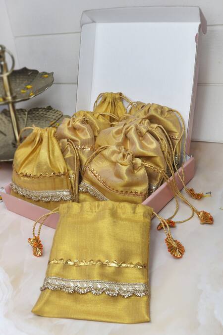Soho Boho Studio By Aarti Thakur_Gold Gota Lace Silk Embellished Potli - Set Of 10 _Online_at_Aza_Fashions