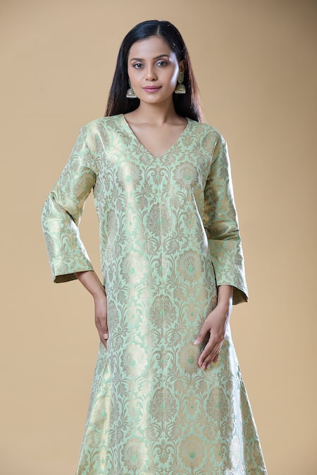 Samyukta Singhania_Green Brocade Embroidery V-neck Floral A-line Kurta With Pant _at_Aza_Fashions