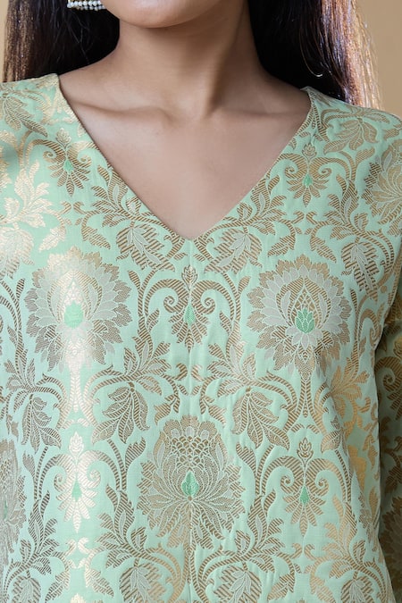 Buy_Samyukta Singhania_Green Brocade Embroidery V-neck Floral A-line Kurta With Pant 