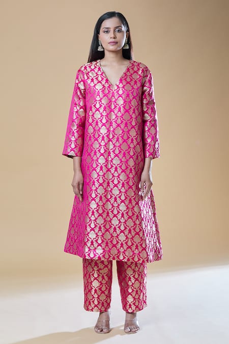 Samyukta Singhania Pink Brocade Embroidery V-neck Floral Woven A-line Kurta With Pant Online at Aza Fashions Samyukta Singhania_Pink Brocade Embroidery V-neck Floral Woven A-line Kurta With Pant _Online_at_Aza_Fashions