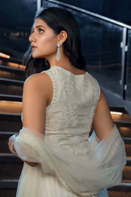 Aakansha Gupta Layered Lehenga Set With Wire Embroidered Waistcoat 