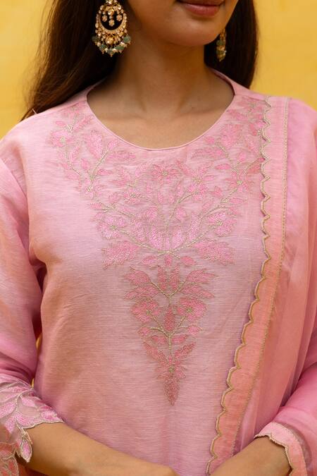 Mithi Supari Pink Organza, Jersey Embroidery, Cut Work, Pushp Floral Cuwtork Kurta Pant Set Online at Aza Fashions Mithi Supari_Pink Organza, Jersey Embroidery, Cut Work, Pushp Floral Cuwtork Kurta Pant Set _Online_at_Aza_Fashions