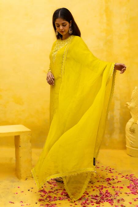 Mithi Supari Yellow Organza, Jersey, Linen Pushp Floral Cuwtork Embroidered Kurta Pant Set Online at Aza Fashions Mithi Supari_Yellow Organza, Jersey, Linen Pushp Floral Cuwtork Embroidered Kurta Pant Set _Online_at_Aza_Fashions