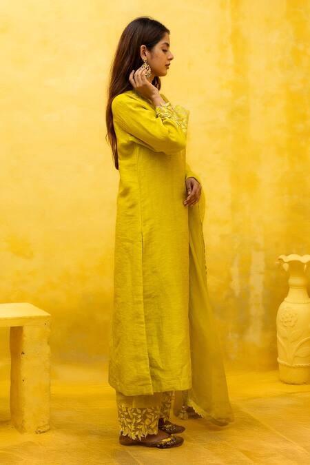 Buy Mithi Supari Yellow Organza, Jersey, Linen Pushp Floral Cuwtork Embroidered Kurta Pant Set Online at Aza Fashions Buy_Mithi Supari_Yellow Organza, Jersey, Linen Pushp Floral Cuwtork Embroidered Kurta Pant Set _Online_at_Aza_Fashions