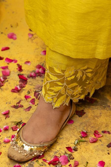 Mithi Supari Yellow Organza, Jersey, Linen Pushp Floral Cuwtork Embroidered Kurta Pant Set at Aza Fashions Mithi Supari_Yellow Organza, Jersey, Linen Pushp Floral Cuwtork Embroidered Kurta Pant Set _at_Aza_Fashions