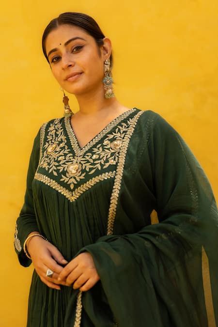 Mithi Supari Green Chanderi, Cotton Sequins, Embroidery V-neck Shaila Zari Kurta Pant Set Online at Aza Fashions Mithi Supari_Green Chanderi, Cotton Sequins, Embroidery V-neck Shaila Zari Kurta Pant Set _Online_at_Aza_Fashions