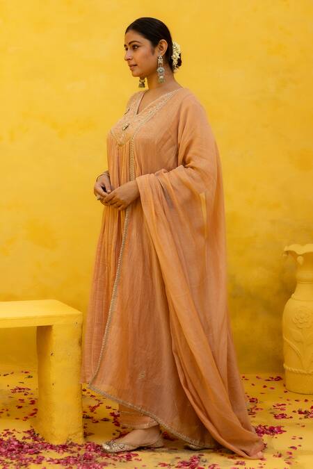 Mithi Supari Pink Chanderi Embroidery, Sequins, Gota Patti, Zari Shaila Zardozi Kurta Set at Aza Fashions Mithi Supari_Pink Chanderi Embroidery, Sequins, Gota Patti, Zari Shaila Zardozi Kurta Set _at_Aza_Fashions