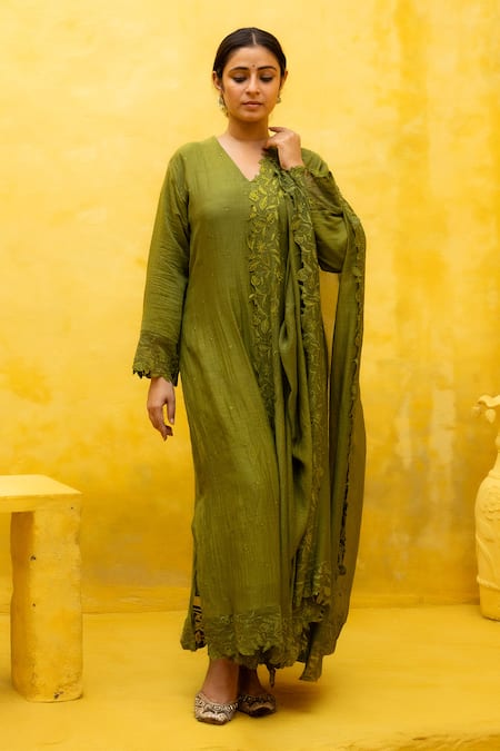 MITHI SUPARI Green Malai Chanderi Embroidered Thread V Neck Ratna Kurta Set 