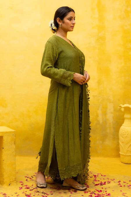 Mithi Supari Green Chanderi, Cotton Embroidery, Cut Work V-neck Ratna Thread Kurta Set at Aza Fashions Mithi Supari_Green Chanderi, Cotton Embroidery, Cut Work V-neck Ratna Thread Kurta Set _at_Aza_Fashions