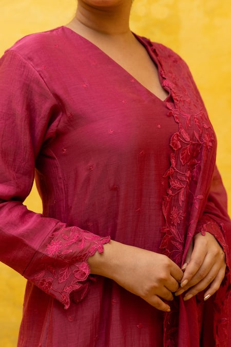 Buy_Mithi Supari_Red Chanderi, Cotton, Linen Cut Work, Embroidery V-neck Ratna Thread Kurta Set _Online_at_Aza_Fashions