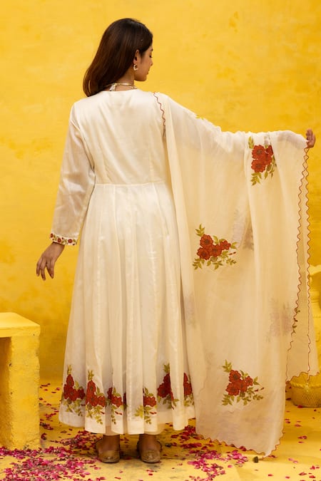 Shop Mithi Supari Ivory Silk, Chanderi, Cotton Embroidery V-neck Lata Resham Kalidaar Kurta Set at Aza Fashions Shop_Mithi Supari_Ivory Silk, Chanderi, Cotton Embroidery V-neck Lata Resham Kalidaar Kurta Set _at_Aza_Fashions