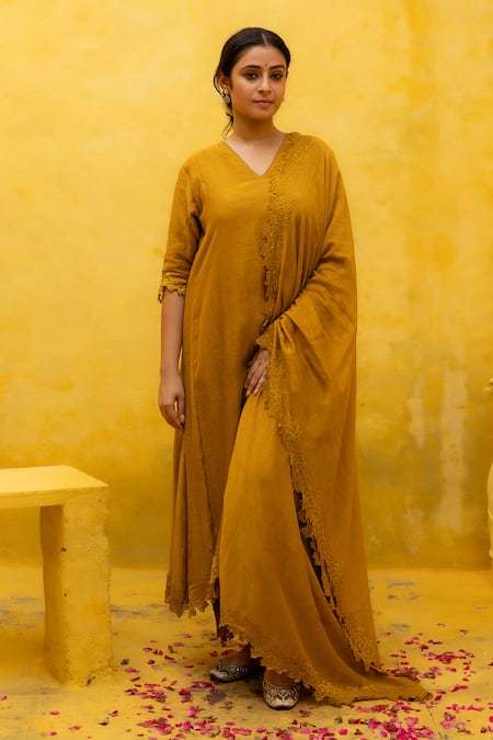 MITHI SUPARI Yellow Malai Chanderi Embroidered Thread V Neck Ruhh Kurta Set 