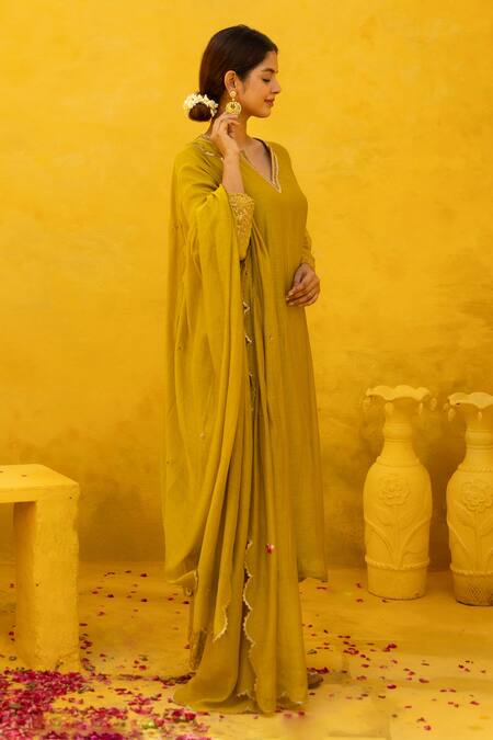 Shop Mithi Supari Green Chanderi, Cotton Sequins, Embroidery, Zari Split Radhika Kurta Pant Set Shop_Mithi Supari_Green Chanderi, Cotton Sequins, Embroidery, Zari Split Radhika Kurta Pant Set