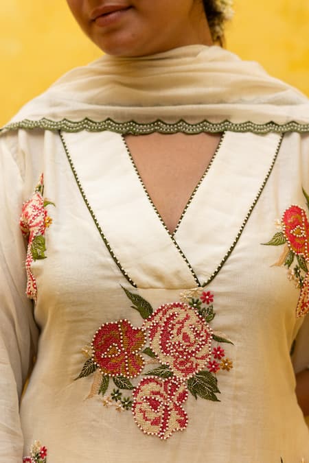 Mithi Supari_Ivory Chanderi Embroidery V-neck Kyari Beads Kurta Pant Set _Online_at_Aza_Fashions