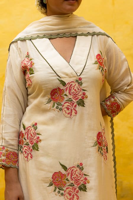 Buy_Mithi Supari_Ivory Chanderi Embroidery V-neck Kyari Beads Kurta Pant Set _Online_at_Aza_Fashions