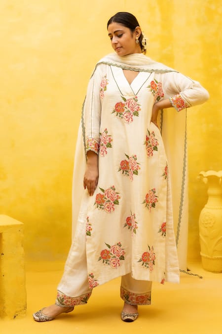 Shop_Mithi Supari_Ivory Chanderi Embroidery V-neck Kyari Beads Kurta Pant Set 