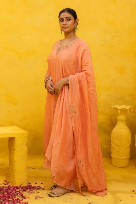Mithi Supari Peach Chanderi, Cotton Beads, Embroidery V-neck Kissa Floral Kurta Pant Set Online at Aza Fashions Mithi Supari_Peach Chanderi, Cotton Beads, Embroidery V-neck Kissa Floral Kurta Pant Set _Online_at_Aza_Fashions