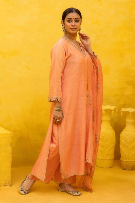 Mithi Supari Peach Chanderi, Cotton Beads, Embroidery V-neck Kissa Floral Kurta Pant Set at Aza Fashions Mithi Supari_Peach Chanderi, Cotton Beads, Embroidery V-neck Kissa Floral Kurta Pant Set _at_Aza_Fashions