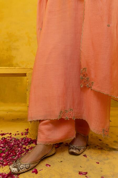 Shop Mithi Supari Peach Chanderi, Cotton Beads, Embroidery V-neck Kissa Floral Kurta Pant Set Shop_Mithi Supari_Peach Chanderi, Cotton Beads, Embroidery V-neck Kissa Floral Kurta Pant Set