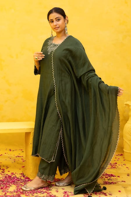 Shop Mithi Supari Green Chanderi, Cotton Embroidery Round Neck Charu Kurta Pant Set Online at Aza Fashions Shop_Mithi Supari_Green Chanderi, Cotton Embroidery Round Neck Charu Kurta Pant Set _Online_at_Aza_Fashions