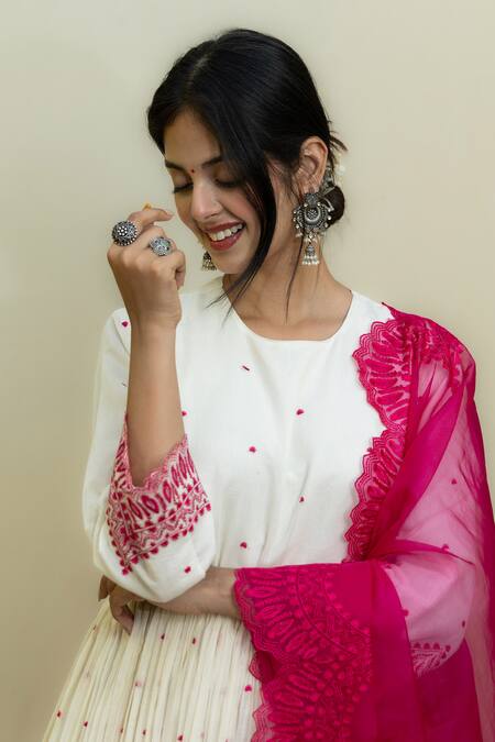 Shop Mithi Supari White Organza, Chanderi Embroidery Round Neck Thread Anarkali Set Online at Aza Fashions Shop_Mithi Supari_White Organza, Chanderi Embroidery Round Neck Thread Anarkali Set _Online_at_Aza_Fashions