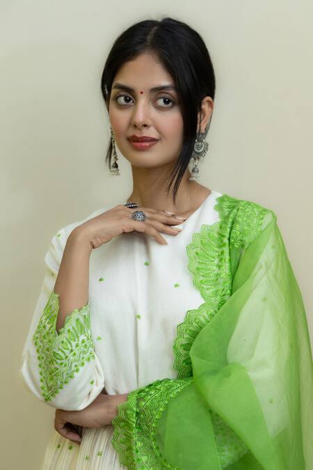 Shop_Mithi Supari_White Organza, Chanderi Embroidery Round Neck Threadwork Anarkali Set _Online_at_Aza_Fashions