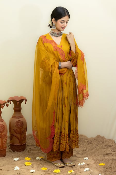 Buy_Mithi Supari_Yellow Cotton, Organza Embroidery V-neck Thread Pleated Anarkali Set _Online_at_Aza_Fashions