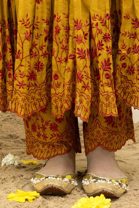 Mithi Supari_Yellow Cotton, Organza Embroidery V-neck Thread Pleated Anarkali Set _at_Aza_Fashions