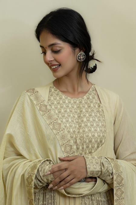 Shop_Mithi Supari_Ivory Chanderi, Cotton Tassels, Embroidery Mughal Floral Woven Anarkali Set _Online_at_Aza_Fashions
